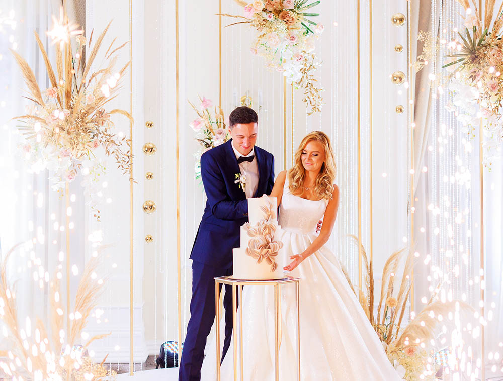 Indulge in a Dreamy Escape with a Luxury-Themed Wedding!